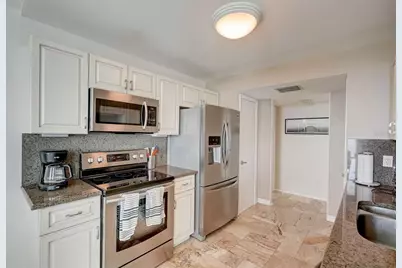 2425 Gulf Of Mexico Drive #14B, Longboat Key, FL 34228 - Photo 9