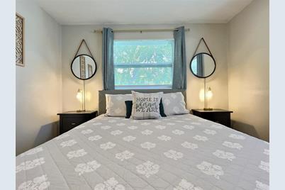 4658 Maceachen Boulevard, Sarasota, FL 34233 - Photo 13