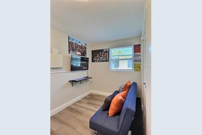 4658 Maceachen Boulevard, Sarasota, FL 34233 - Photo 7