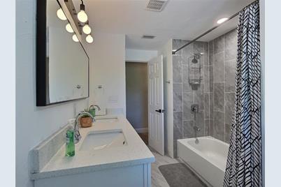 4658 Maceachen Boulevard, Sarasota, FL 34233 - Photo 9