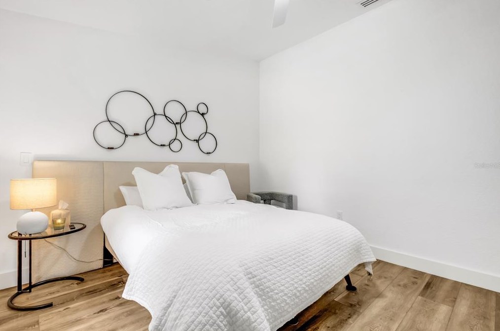 4912 80th Avenue Cir, Sarasota FL  34243-4915 exterior