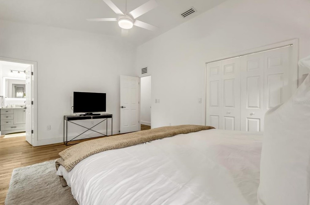 4912 80th Avenue Cir, Sarasota FL  34243-4915 exterior