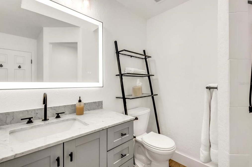 4912 80th Avenue Cir, Sarasota FL  34243-4915 exterior