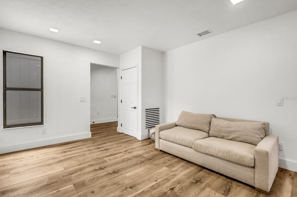 4912 80th Avenue Cir, Sarasota FL  34243-4915 exterior