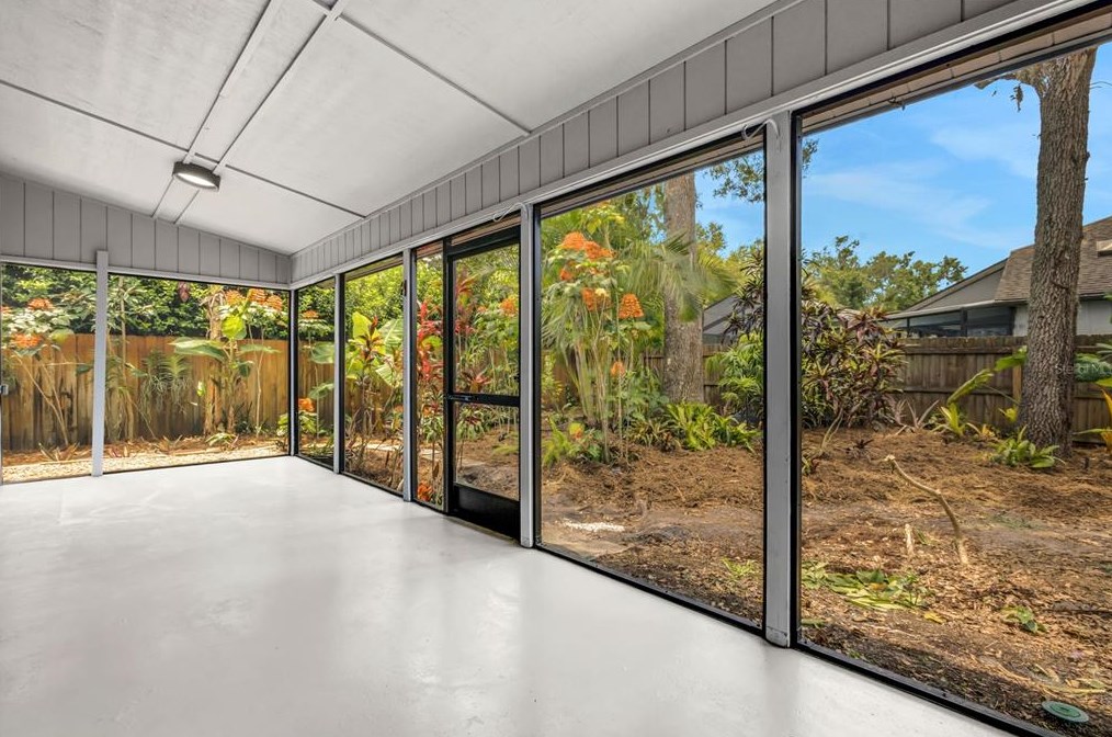 4912 80th Avenue Cir, Sarasota FL  34243-4915 exterior