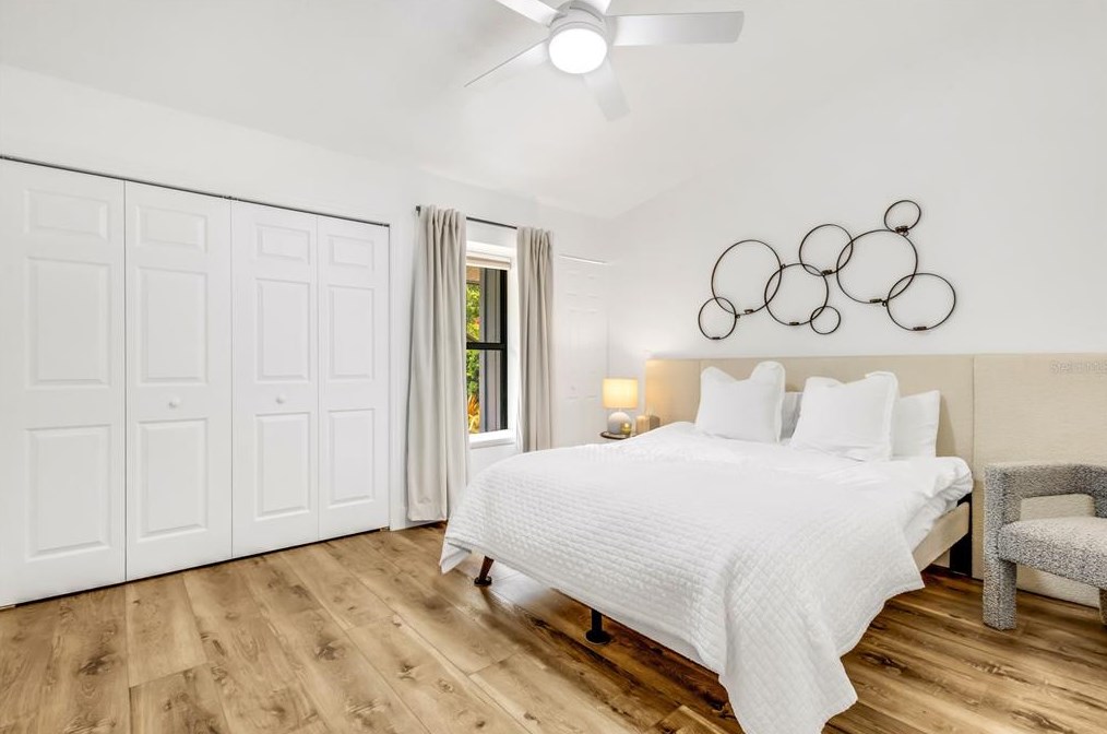 4912 80th Avenue Cir, Sarasota FL  34243-4915 exterior