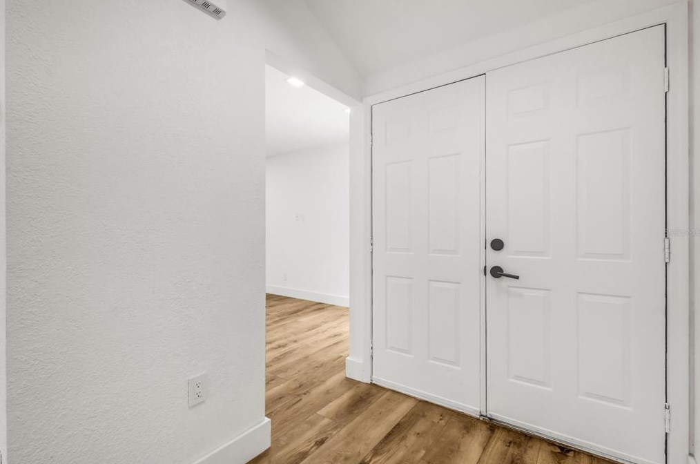 4912 80th Avenue Cir, Sarasota FL  34243-4915 exterior