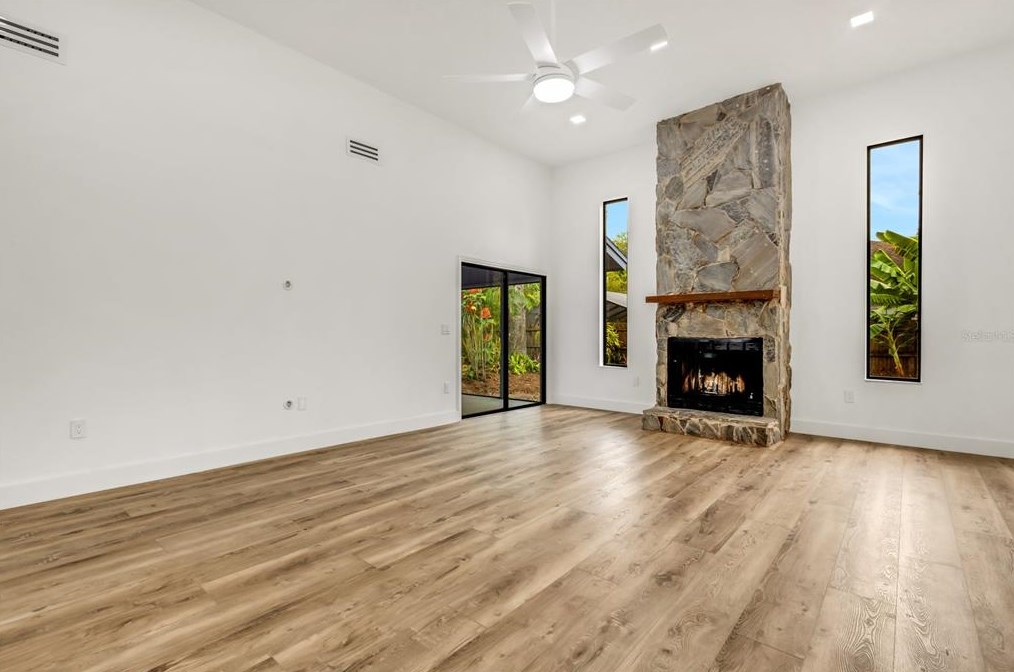 4912 80th Avenue Cir, Sarasota FL  34243-4915 exterior