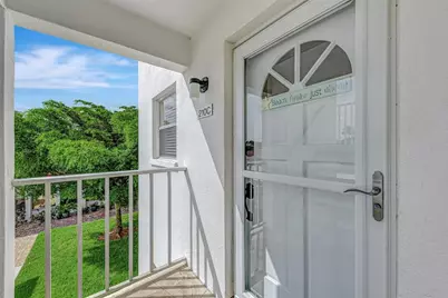 116 Vista Hermosa Circle #210C, Sarasota, FL 34242 - Photo 3