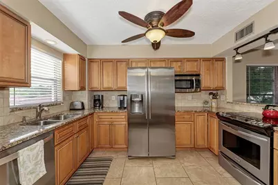 116 Vista Hermosa Circle #210C, Sarasota, FL 34242 - Photo 7