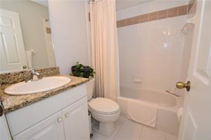 4235 Castlebridge Ln, Sarasota, FL 34238 - Photo 9