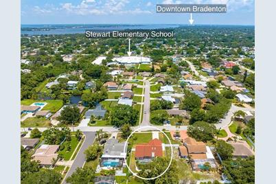 1302 83rd Street NW, Bradenton, FL 34209 - Photo 9