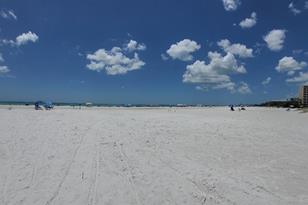 1046 W Peppertree Ln, Sarasota, FL 34242 - Photo 37