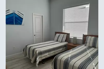 2043 Roselawn Street, Sarasota, FL 34231 - Photo 9