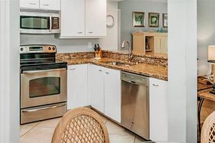 1272 Siesta Bayside Dr, Sarasota, FL 34242 - Photo 9