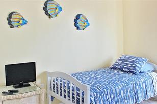 1305 Siesta Bayside Dr, Sarasota, FL 34242 - Photo 11