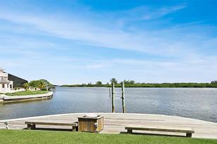 1327 Siesta Bayside Dr, Sarasota, FL 34242 - Photo 17