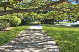 1327 Siesta Bayside Dr, Sarasota, FL 34242 - Photo 15