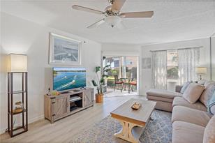 1374 Siesta Bayside Dr, Sarasota, FL 34242 - Photo 7