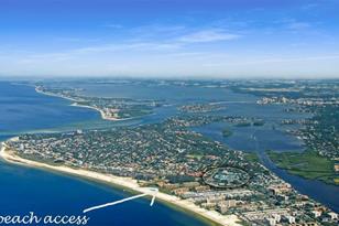 1318 Siesta Bayside Dr, Sarasota, FL 34242 - Photo 23