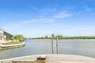 1318 Siesta Bayside Dr, Sarasota, FL 34242 - Photo 21