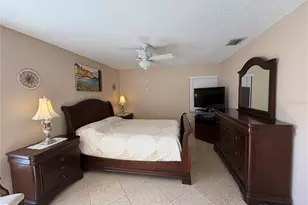 2666 Woodgate Ln, Sarasota, FL 34231 - Photo 9