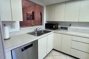 2666 Woodgate Ln, Sarasota, FL 34231 - Photo 5