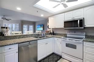 1338 Siesta Bayside Dr, Sarasota, FL 34242 - Photo 11