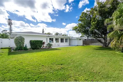 2449 Breakwater Circle, Sarasota, FL 34231 - Photo 11