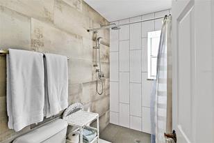 1343 Siesta Bayside Dr, Sarasota, FL 34242 - Photo 29