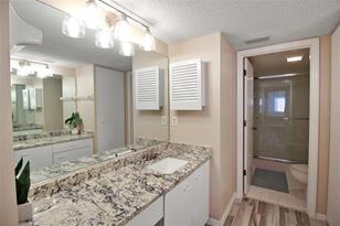 1328 Siesta Bayside Dr, Sarasota, FL 34242 - Photo 21