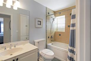 1373 Siesta Bayside Dr, Sarasota, FL 34242 - Photo 33