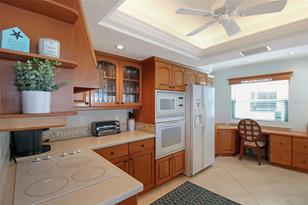 1373 Siesta Bayside Dr, Sarasota, FL 34242 - Photo 11