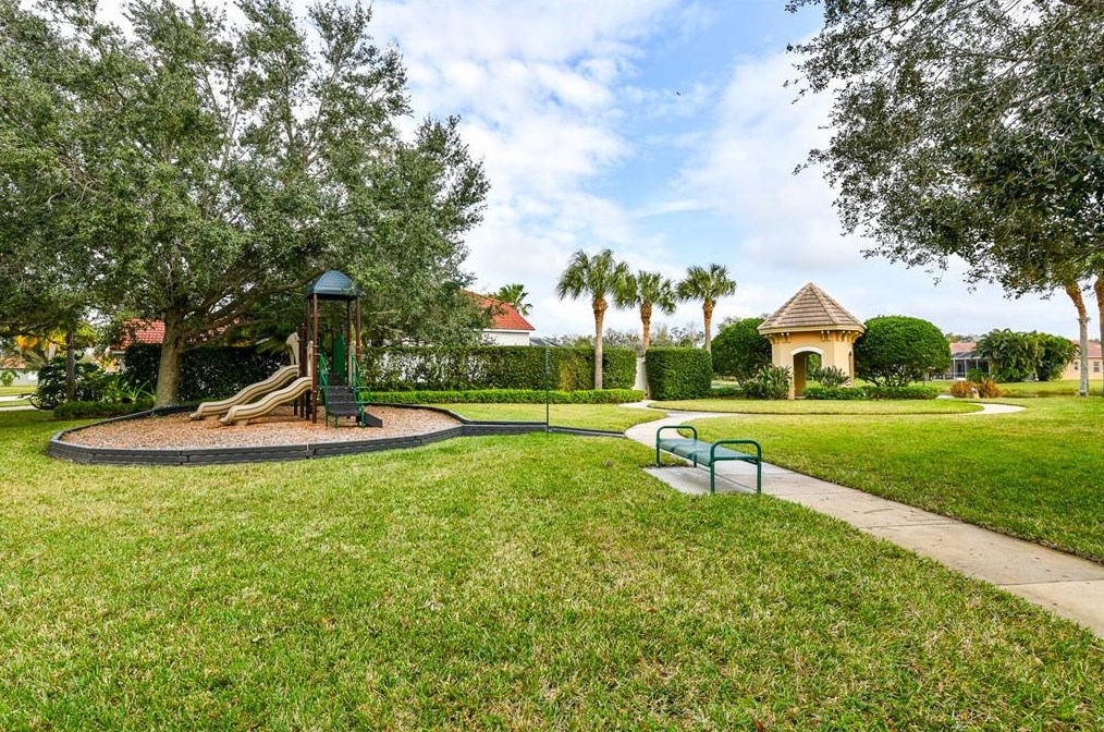 6188 46 St, Bradenton FL  34203-6302 exterior