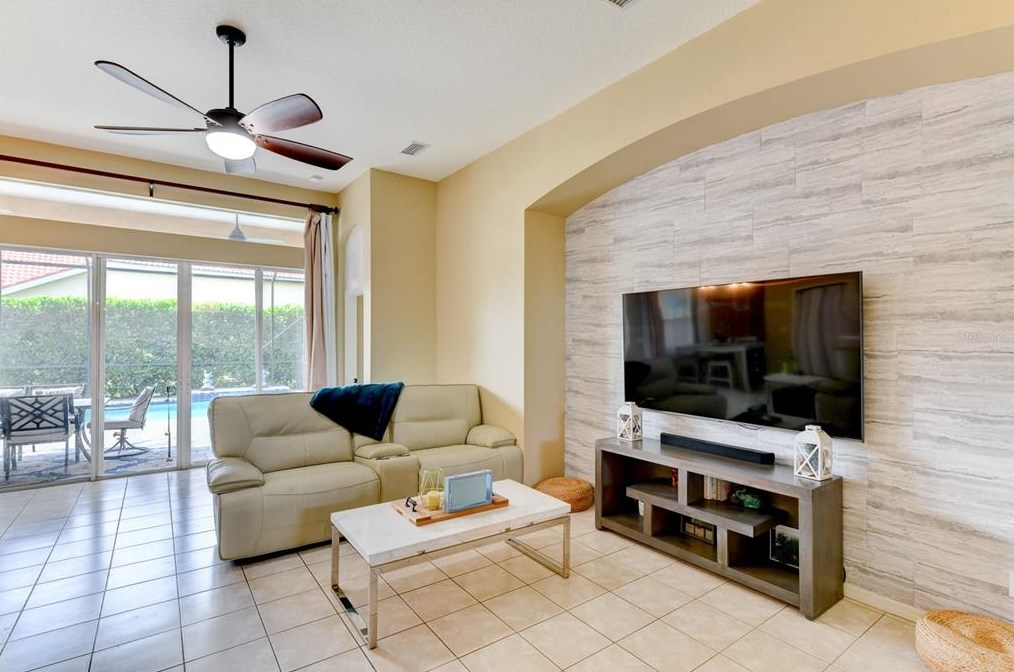 6188 46 St, Bradenton FL  34203-6302 exterior