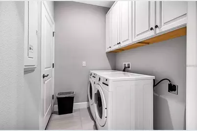 5569 Cannes Circle, Sarasota, FL 34231 - Photo 13