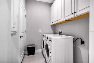 5569 Cannes Cir, Sarasota, FL 34231 - Photo 13