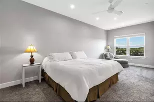 5569 Cannes Cir, Sarasota, FL 34231 - Photo 7