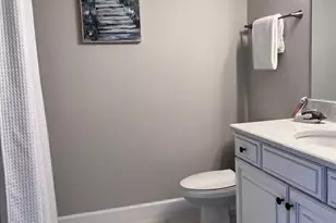 5569 Cannes Cir, Sarasota, FL 34231 - Photo 9