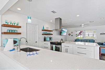 2572 Jefferson Circle, Sarasota, FL 34239 - Photo 15