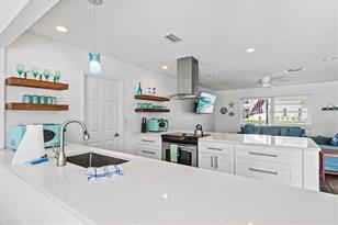 2572 Jefferson Cir, Sarasota, FL 34239 - Photo 15