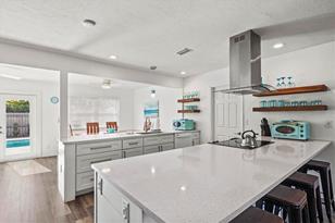 2572 Jefferson Cir, Sarasota, FL 34239 - Photo 11