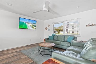 2572 Jefferson Circle, Sarasota, FL 34239 - Photo 7