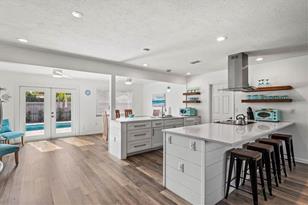 2572 Jefferson Cir, Sarasota, FL 34239 - Photo 3