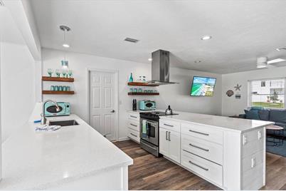 2572 Jefferson Circle, Sarasota, FL 34239 - Photo 13