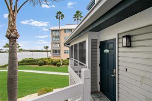 1366 Siesta Bayside Dr, Sarasota, FL 34242 - Photo 11