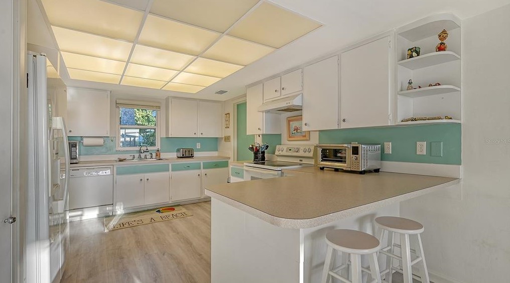 406 Casey Ky Rd, Nokomis FL 34275-3372 exterior