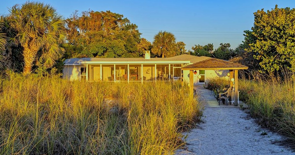 406 Casey Ky Rd, Nokomis FL 34275-3372 exterior