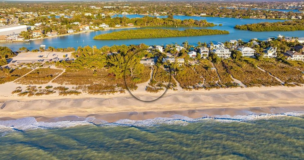 406 Casey Ky Rd, Nokomis FL 34275-3372 exterior