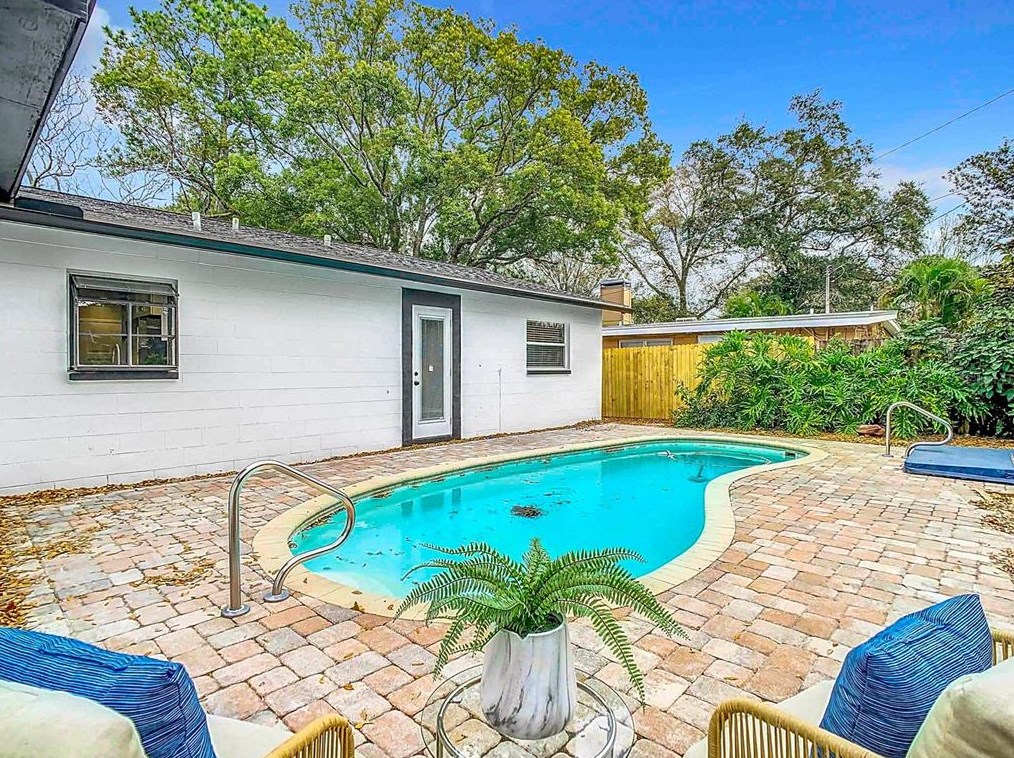 6123 111th Ave, Tampa FL  33617-3129 exterior